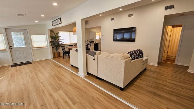 52 Nancy Drive, Manahawkin, NJ 08050