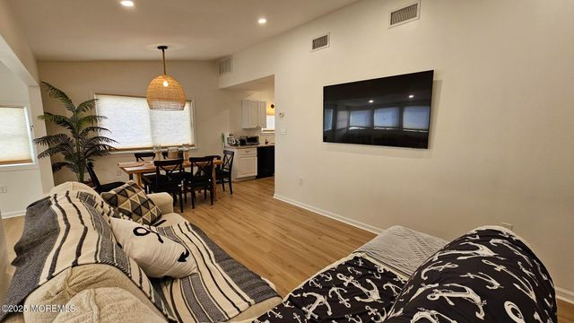 52 Nancy Drive, Manahawkin, NJ 08050