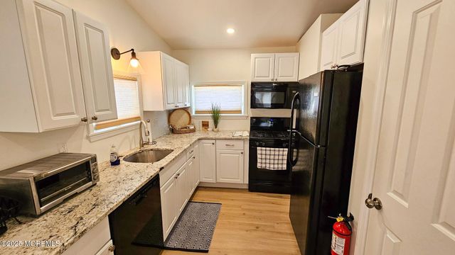 52 Nancy Drive, Manahawkin, NJ 08050