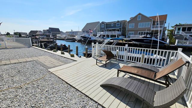 52 Nancy Drive, Manahawkin, NJ 08050