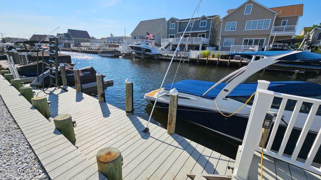 52 Nancy Drive, Manahawkin, NJ 08050
