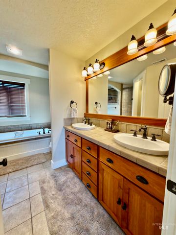 11470 S Cross Slope Pl, Nampa, ID 83686