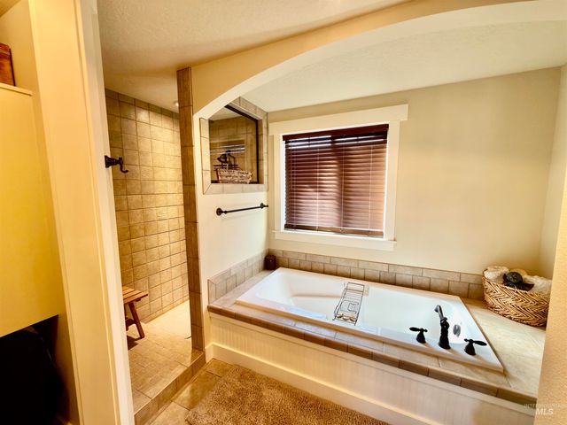 11470 S Cross Slope Pl, Nampa, ID 83686