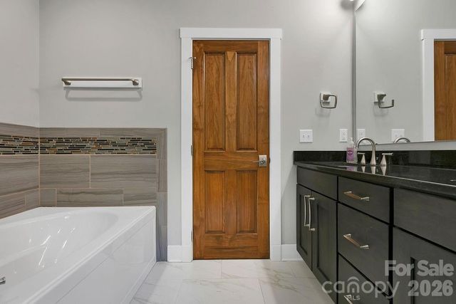 131 Bear Trace Road, Brevard, NC 28712