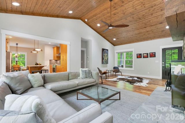 131 Bear Trace Road, Brevard, NC 28712