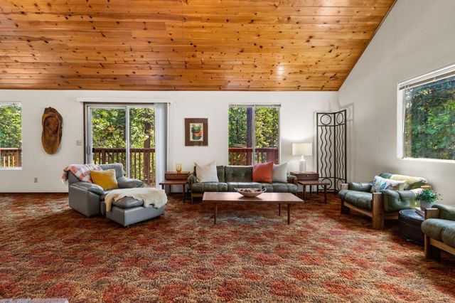6121 Salmon Way, Pollock Pines, CA 95726