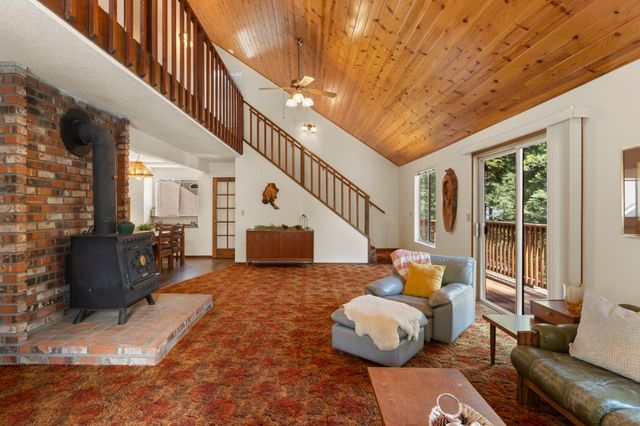 6121 Salmon Way, Pollock Pines, CA 95726