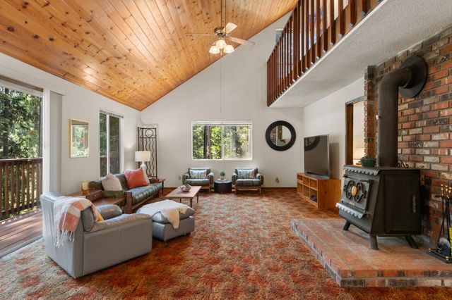 6121 Salmon Way, Pollock Pines, CA 95726