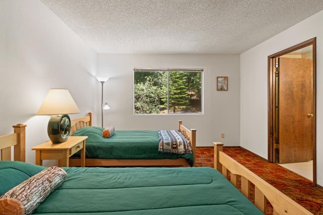 6121 Salmon Way, Pollock Pines, CA 95726
