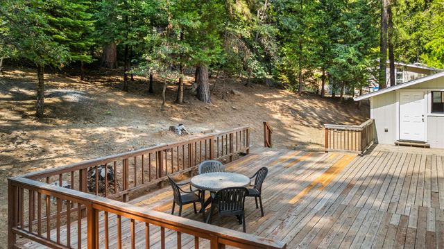 6121 Salmon Way, Pollock Pines, CA 95726