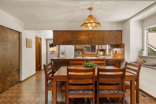 6121 Salmon Way, Pollock Pines, CA 95726
