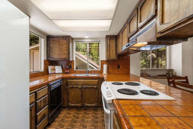 6121 Salmon Way, Pollock Pines, CA 95726