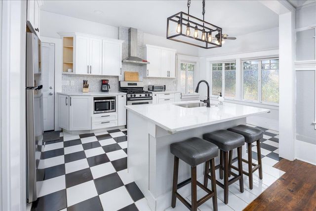 3200 San Carlos Way, Sacramento, CA 95817