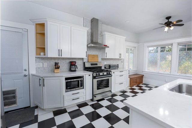 3200 San Carlos Way, Sacramento, CA 95817