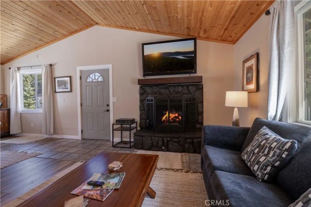 196 Sunset Lane, Sugarloaf, CA 92386