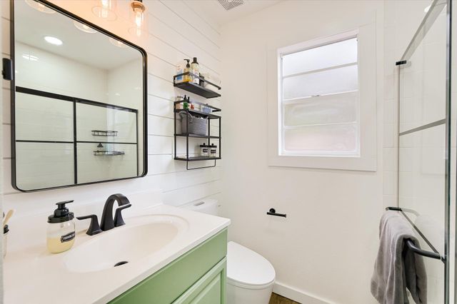 21112 Brewer LN, Lago Vista, TX 78645