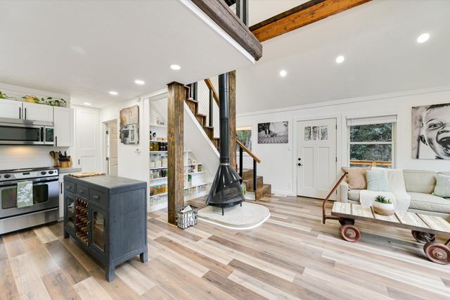 21112 Brewer LN, Lago Vista, TX 78645