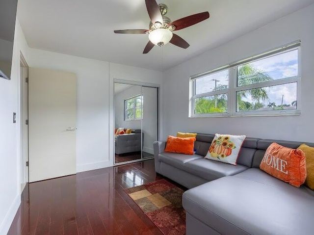 253 Davis Road, Palm Springs, FL 33461