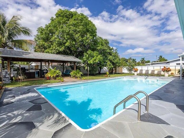 253 Davis Road, Palm Springs, FL 33461