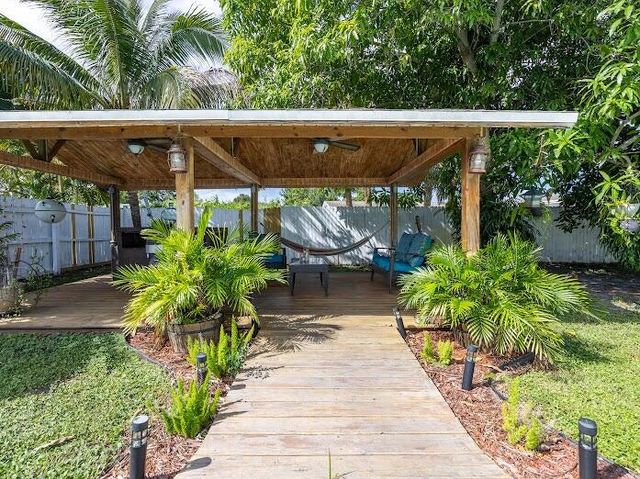 253 Davis Road, Palm Springs, FL 33461