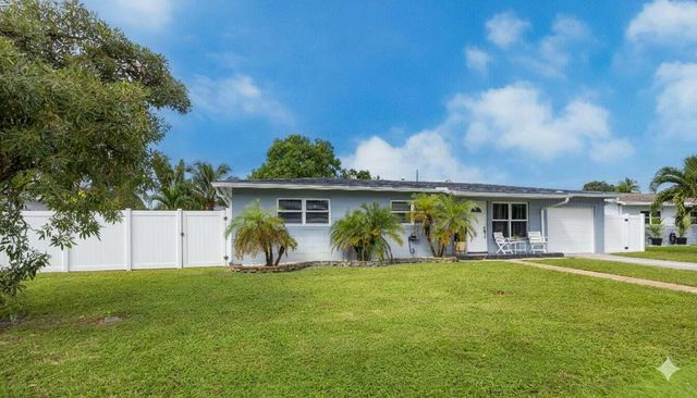 253 Davis Road, Palm Springs, FL 33461