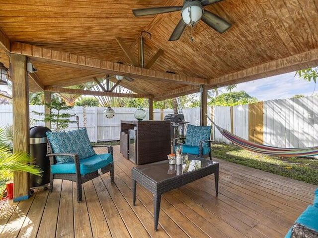 253 Davis Road, Palm Springs, FL 33461