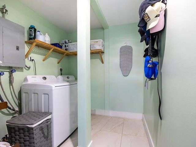 253 Davis Road, Palm Springs, FL 33461