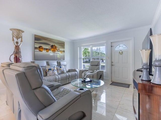 253 Davis Road, Palm Springs, FL 33461