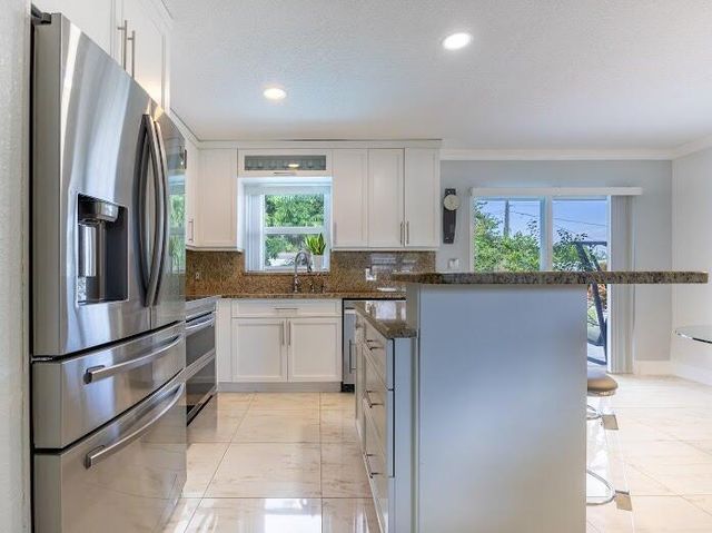 253 Davis Road, Palm Springs, FL 33461