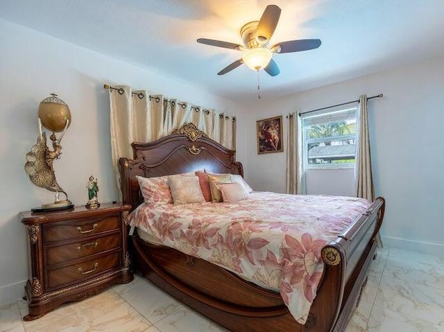 253 Davis Road, Palm Springs, FL 33461