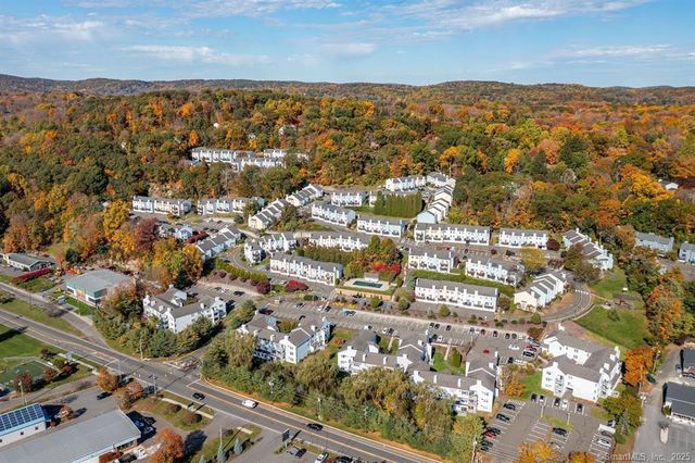 55 Mill Plain Road 32-17, Danbury, CT 06811