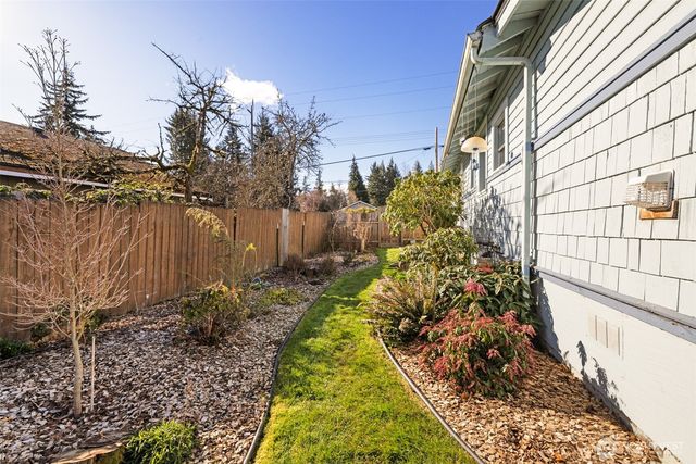 1107 W 16th Street, Port Angeles, WA 98363