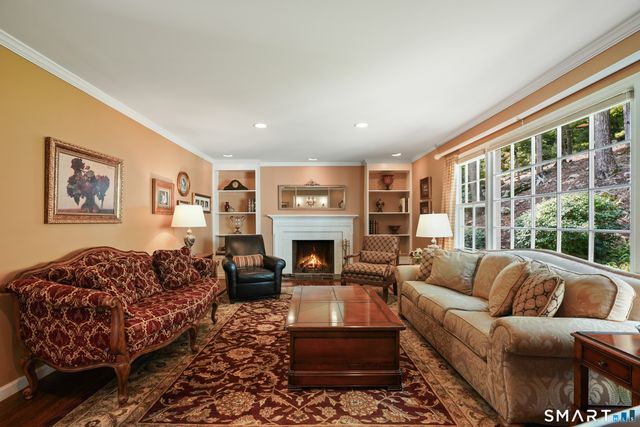 70 Chestnut Hill Lane, Stamford, CT 06903
