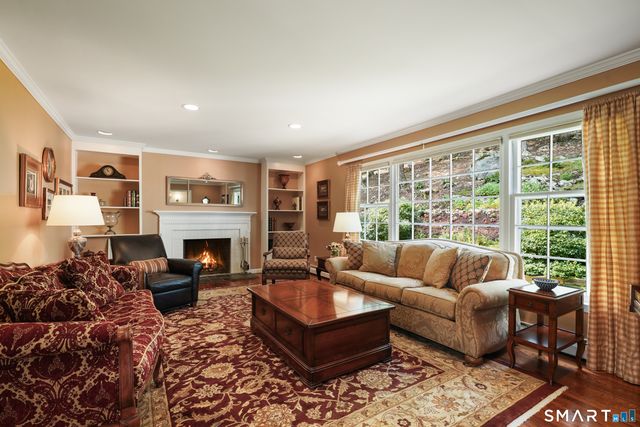 70 Chestnut Hill Lane, Stamford, CT 06903