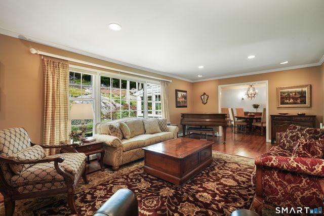 70 Chestnut Hill Lane, Stamford, CT 06903