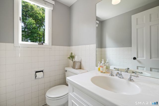70 Chestnut Hill Lane, Stamford, CT 06903