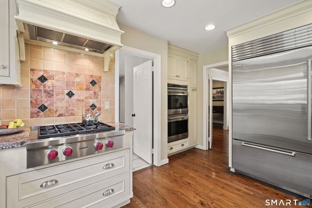 70 Chestnut Hill Lane, Stamford, CT 06903