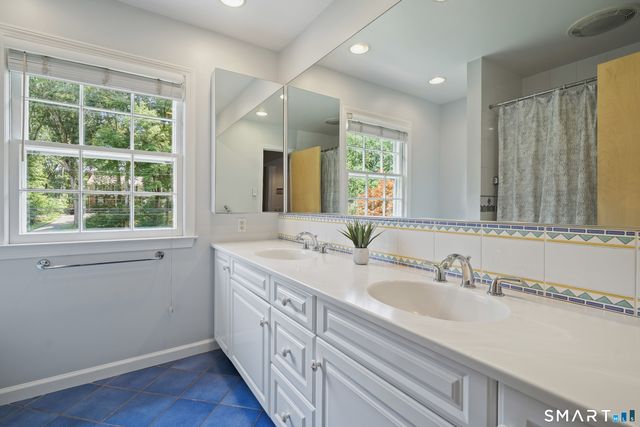 70 Chestnut Hill Lane, Stamford, CT 06903