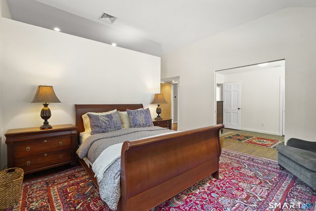 70 Chestnut Hill Lane, Stamford, CT 06903