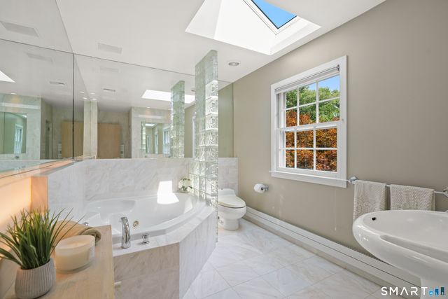 70 Chestnut Hill Lane, Stamford, CT 06903