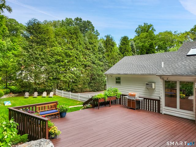 70 Chestnut Hill Lane, Stamford, CT 06903