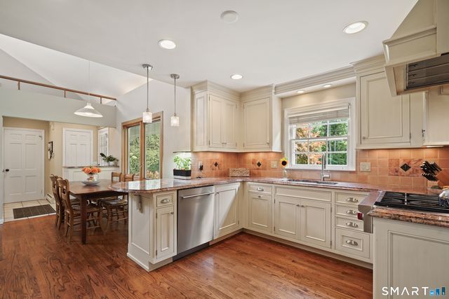 70 Chestnut Hill Lane, Stamford, CT 06903