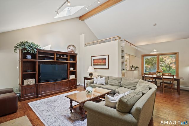 70 Chestnut Hill Lane, Stamford, CT 06903