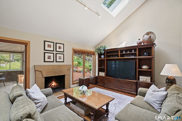 70 Chestnut Hill Lane, Stamford, CT 06903