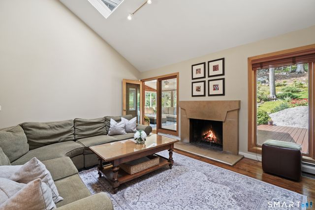 70 Chestnut Hill Lane, Stamford, CT 06903