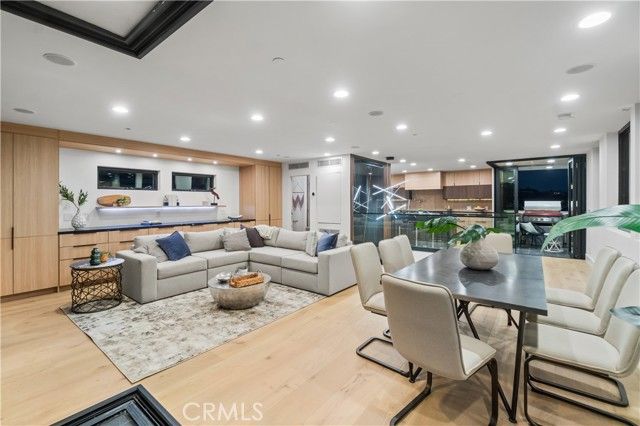 214 El Porto Street, Manhattan Beach, CA 90266