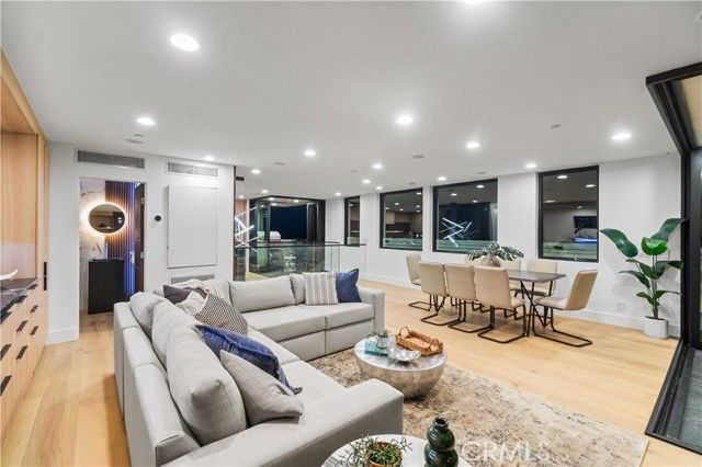 214 El Porto Street, Manhattan Beach, CA 90266