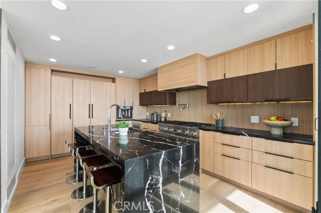 214 El Porto Street, Manhattan Beach, CA 90266