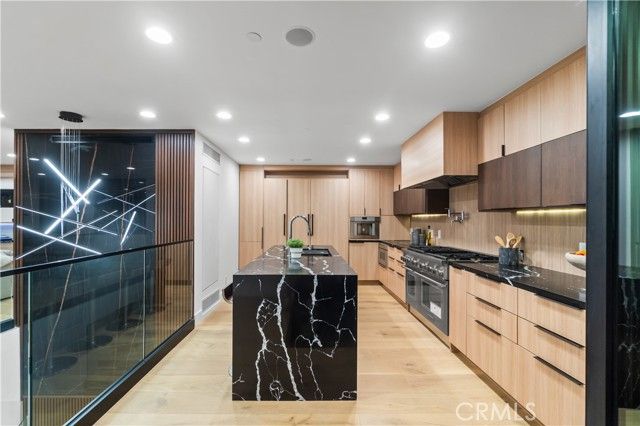 214 El Porto Street, Manhattan Beach, CA 90266