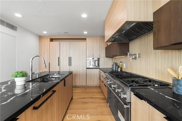 214 El Porto Street, Manhattan Beach, CA 90266